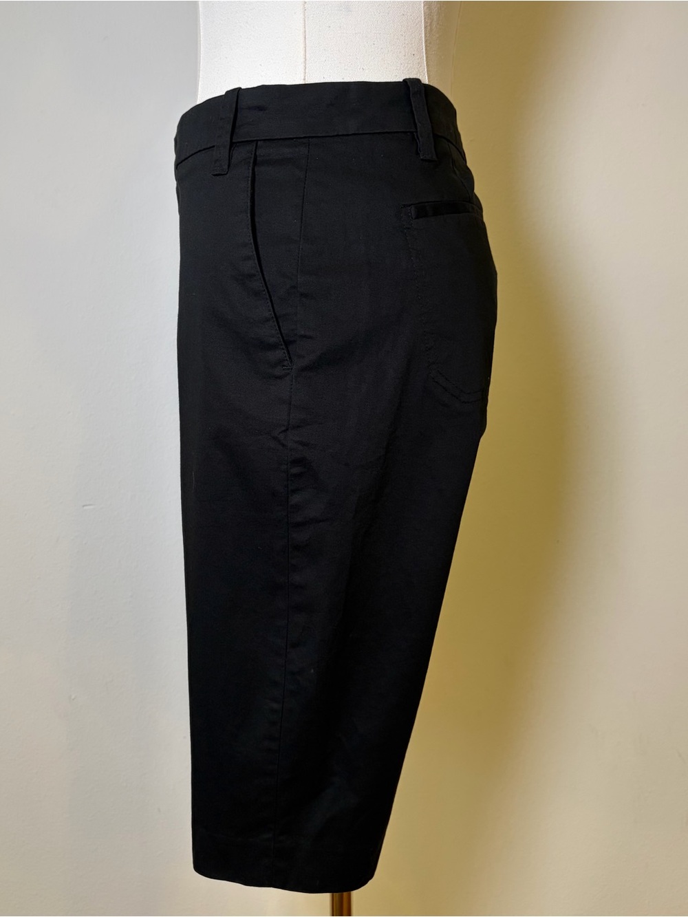 VINCE Black Knee-Length Chino Shorts Sz 4 Modern Minimalist - Picture 8 of 12